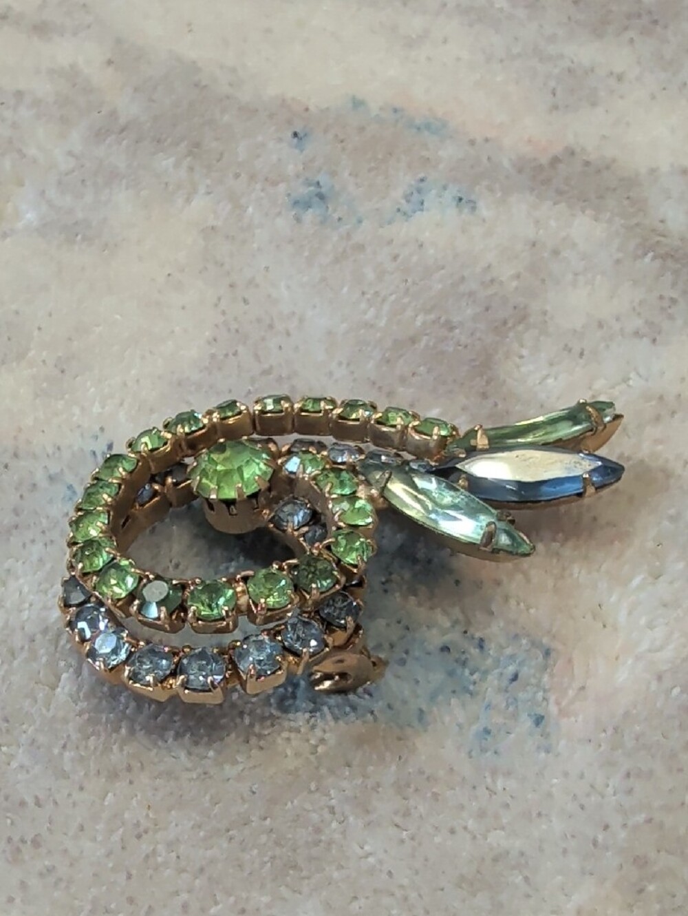 Vintage Weiss Green Rhinestone Uranium Glass Brooch Costume Jewelry 1.5" - Picture 5 of 6
